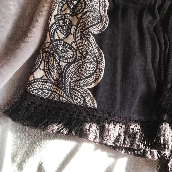 Black Print Flowy Shorts - Picture 3 of 4